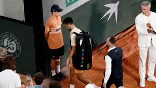 Djokovic abandona la Chatrier tras perder ante Fonseca