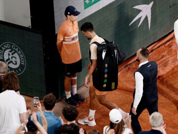 Djokovic abandona la Chatrier tras perder ante Fonseca 