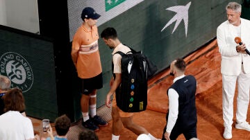 Djokovic abandona la Chatrier tras perder ante Fonseca 