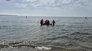 Rescatan en Sagunto (Valencia) a dos personas tras un accidente de un hidroavión a 500 metros de la costa Rescatan en Sagunto (Valencia) a dos personas tras un accidente de un hidroavión a 500 metros de la costa