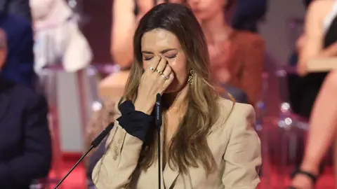 Las lágrimas de Sara Carbonero al recibir la Medalla de Oro de Castilla-La Mancha Las lágrimas de Sara Carbonero al recibir la Medalla de Oro de Castilla-La Mancha