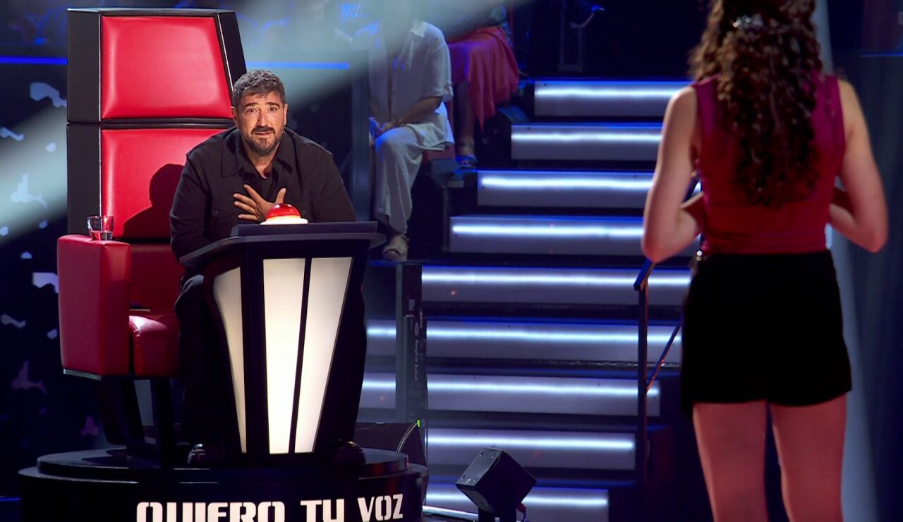 Antonio Orozco con Judith en La Voz Kids