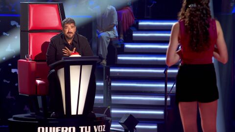 Antonio Orozco con Judith en La Voz Kids
