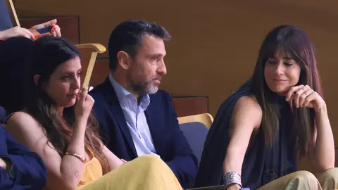 Irene Carbonero, José Luis Cabrera e Isabel Jiménez durante el discurso de Sara Carbonero en la Medalla de Oro de Castilla-La Mancha Irene Carbonero, José Luis Cabrera e Isabel Jiménez durante el discurso de Sara Carbonero en la Medalla de Oro de Castilla-La Mancha