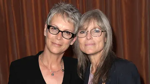 Jamie Lee Curtis y su hermana Kelly Curtis en 2012 Jamie Lee Curtis y su hermana Kelly Curtis en 2012