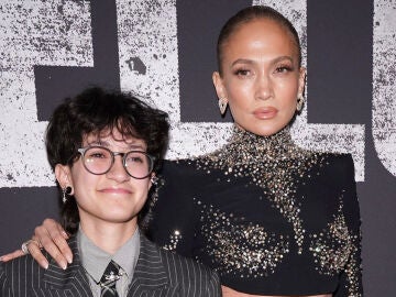 Emme y Jennifer Lopez en una alfombra roja