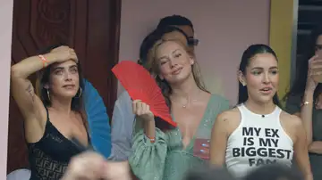 María León y Esther Expósito en la casita de Bad Bunny María León y Esther Expósito en la casita de Bad Bunny