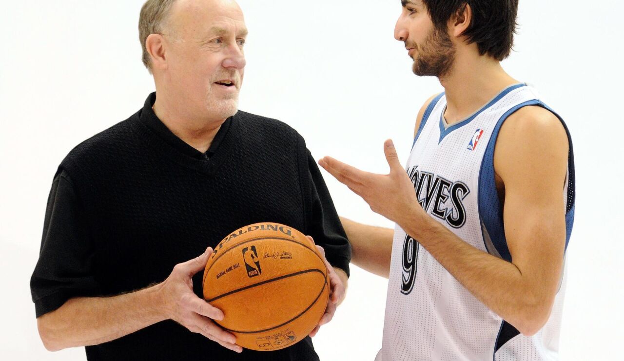 Rick Adelman junto a Ricky Rubio en 2011