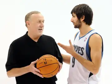 Rick Adelman junto a Ricky Rubio en 2011 Rick Adelman junto a Ricky Rubio en 2011