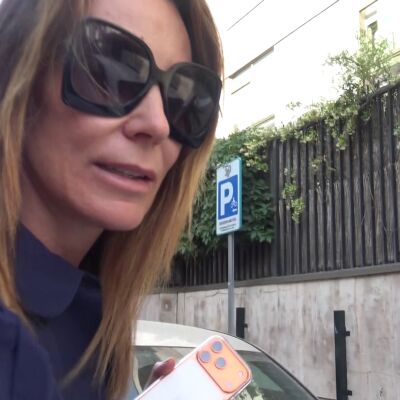Mar Flores atendiendo a la prensa