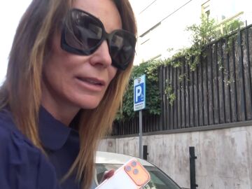 Mar Flores atendiendo a la prensa