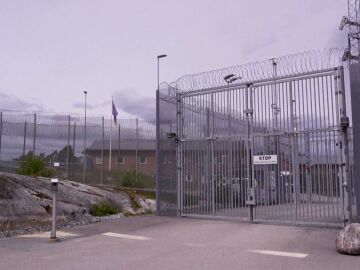 valla de una c&aacute;rcel en Suecia