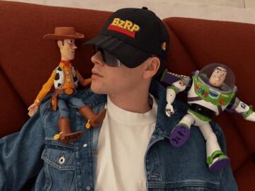 Bizarrap tambi&eacute;n se une a Toy Story 5