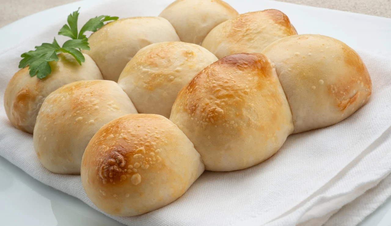 La sencilla receta de pan pav de Joseba Arguiñano: mezclar ingredientes, amasar, reposar y al horno