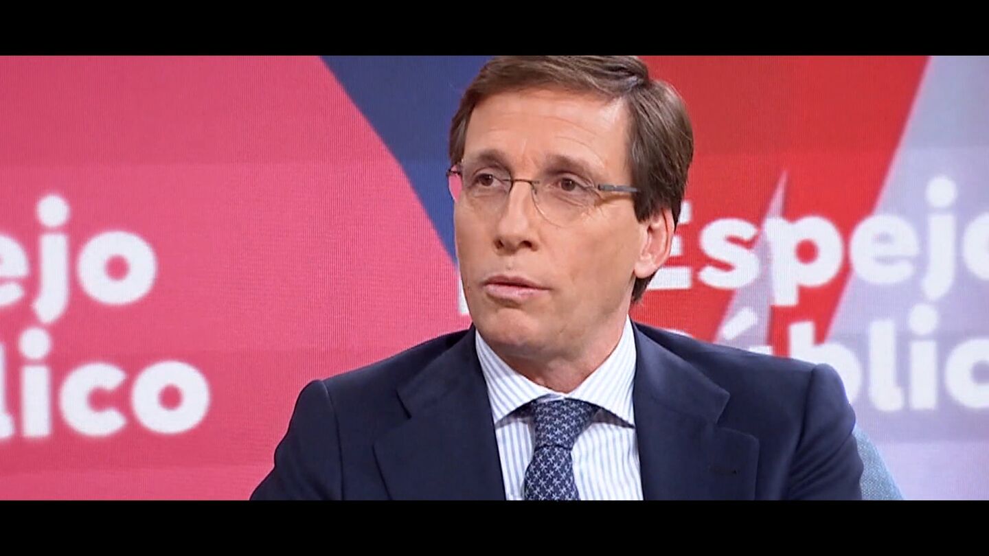 Mart&iacute;nez- Almeida