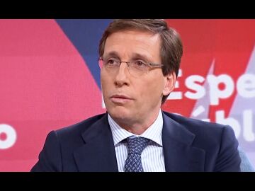Mart&iacute;nez- Almeida