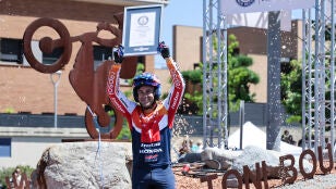 Toni Bou celebra su r&eacute;cord Guinness en la rotonda de Piera