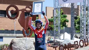 Toni Bou celebra su récord Guinness en la rotonda de Piera