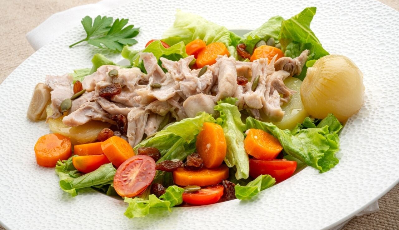 &iexcl;Para los amantes de las ensaladas! Argui&ntilde;ano elabora una receta de ensalada de carne de conejo en escabeche