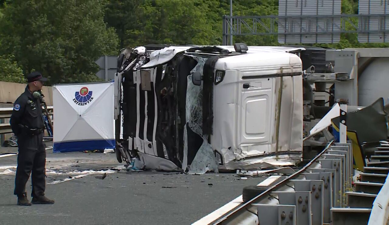 Cami&oacute;n accidentado
