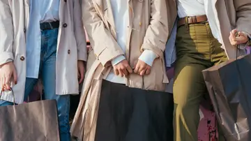 Mujeres de compras Mujeres de compras