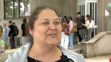 Una madre se examina de la PAU con su hijo Una madre se examina de la PAU con su hijo
