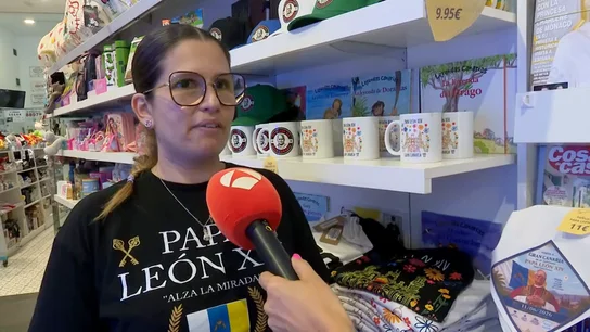 Vegueta se prepara para recibir al Papa: “Hemos tenido que pedir los bolsos varias veces porque se agotan” Vegueta se prepara para recibir al Papa: “Hemos tenido que pedir los bolsos varias veces porque se agotan”