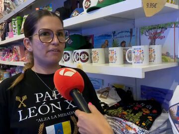 Vegueta se prepara para recibir al Papa: &ldquo;Hemos tenido que pedir los bolsos varias veces porque se agotan&rdquo;