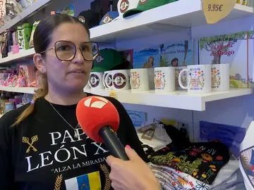 Vegueta se prepara para recibir al Papa: “Hemos tenido que pedir los bolsos varias veces porque se agotan” Vegueta se prepara para recibir al Papa: “Hemos tenido que pedir los bolsos varias veces porque se agotan”