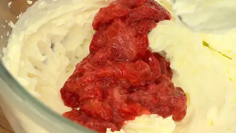 Incorpora las fresas y sigue montando Incorpora las fresas y sigue montando