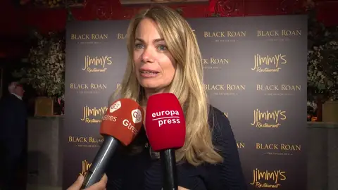 Carla Goyanes hablando con la prensa Carla Goyanes hablando con la prensa