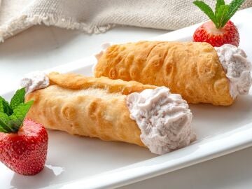 Receta de canutillos con crema de fresas de Karlos Argui&ntilde;ano