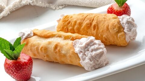 Receta de canutillos con crema de fresas de Karlos Argui&ntilde;ano