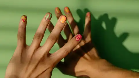 Uñas coloridas Uñas coloridas