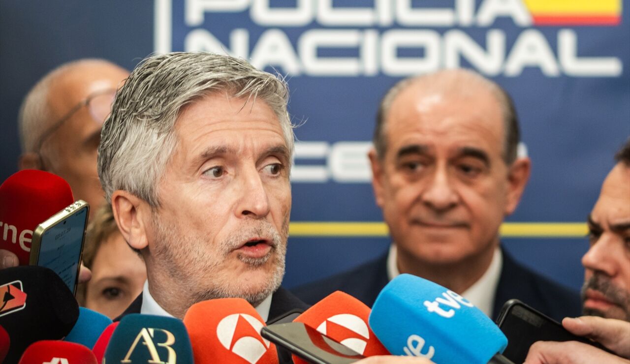 Marlaska atendiendo a los medios