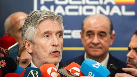 Marlaska atendiendo a los medios