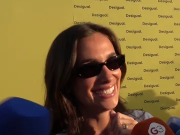 María Pombo atendiendo a la prensa María Pombo atendiendo a la prensa