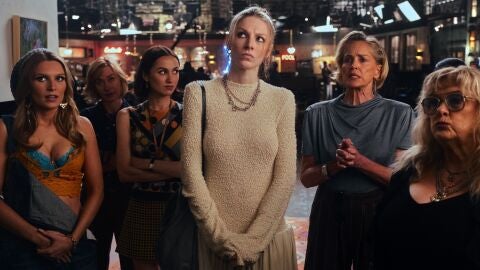 Madison Thompson, Maude Apatow, Hunter Schafer, Sharon Stone, Colleen Camp en Euphoria