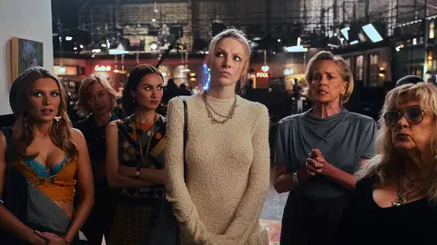Madison Thompson, Maude Apatow, Hunter Schafer, Sharon Stone, Colleen Camp en Euphoria Madison Thompson, Maude Apatow, Hunter Schafer, Sharon Stone, Colleen Camp en Euphoria