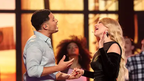 Pura química: María Parrado y Kenneth enamoran como Meghan Trainor y John Legend Pura química: María Parrado y Kenneth enamoran como Meghan Trainor y John Legend