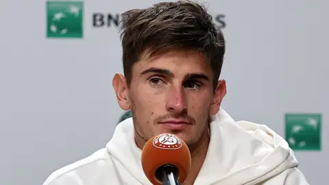 Matteo Arnaldi, en la rueda de prensa en la que ha anunciado su retirada este viernes Matteo Arnaldi, en la rueda de prensa en la que ha anunciado su retirada este viernes