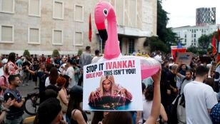 Imagen de las protestas contra el resort de lujo que planea construir Ivanka Trump en una isla de Albania 