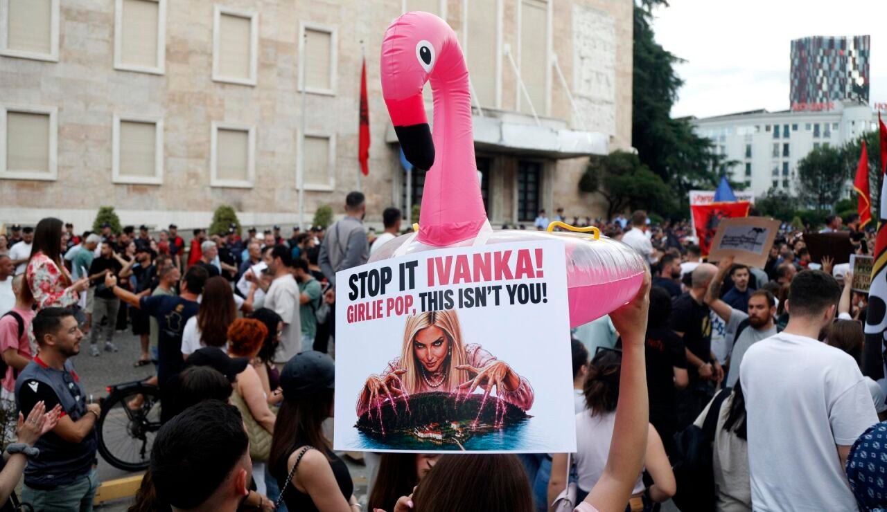 Imagen de las protestas contra el resort de lujo que planea construir Ivanka Trump en una isla de Albania 