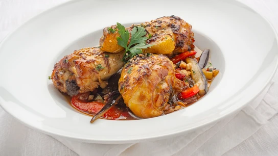 Joseba Arguiñano se estrena en solitario con una receta de muslos de pollo a la tailandesa Joseba Arguiñano se estrena en solitario con una receta de muslos de pollo a la tailandesa