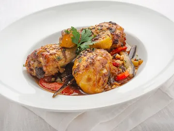 Joseba Arguiñano se estrena en solitario con una receta de muslos de pollo a la tailandesa Joseba Arguiñano se estrena en solitario con una receta de muslos de pollo a la tailandesa