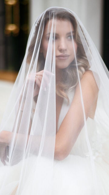 Novia con un vestido con velo