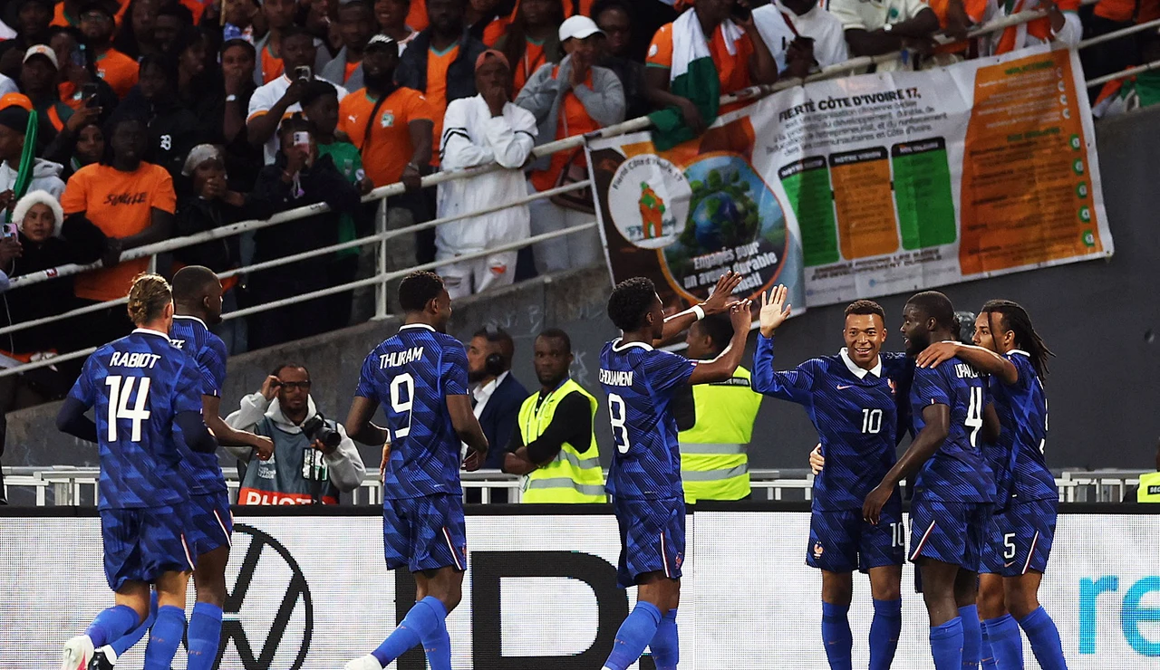 Los jugadores de Francia celebran un gol en un amistoso ante Costa de Marfil