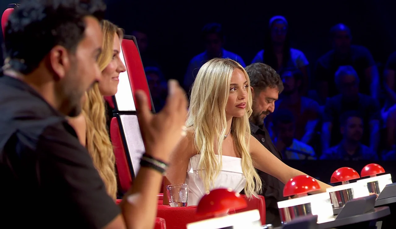 Ana Mena y Luis Fonsi en La Voz Kids