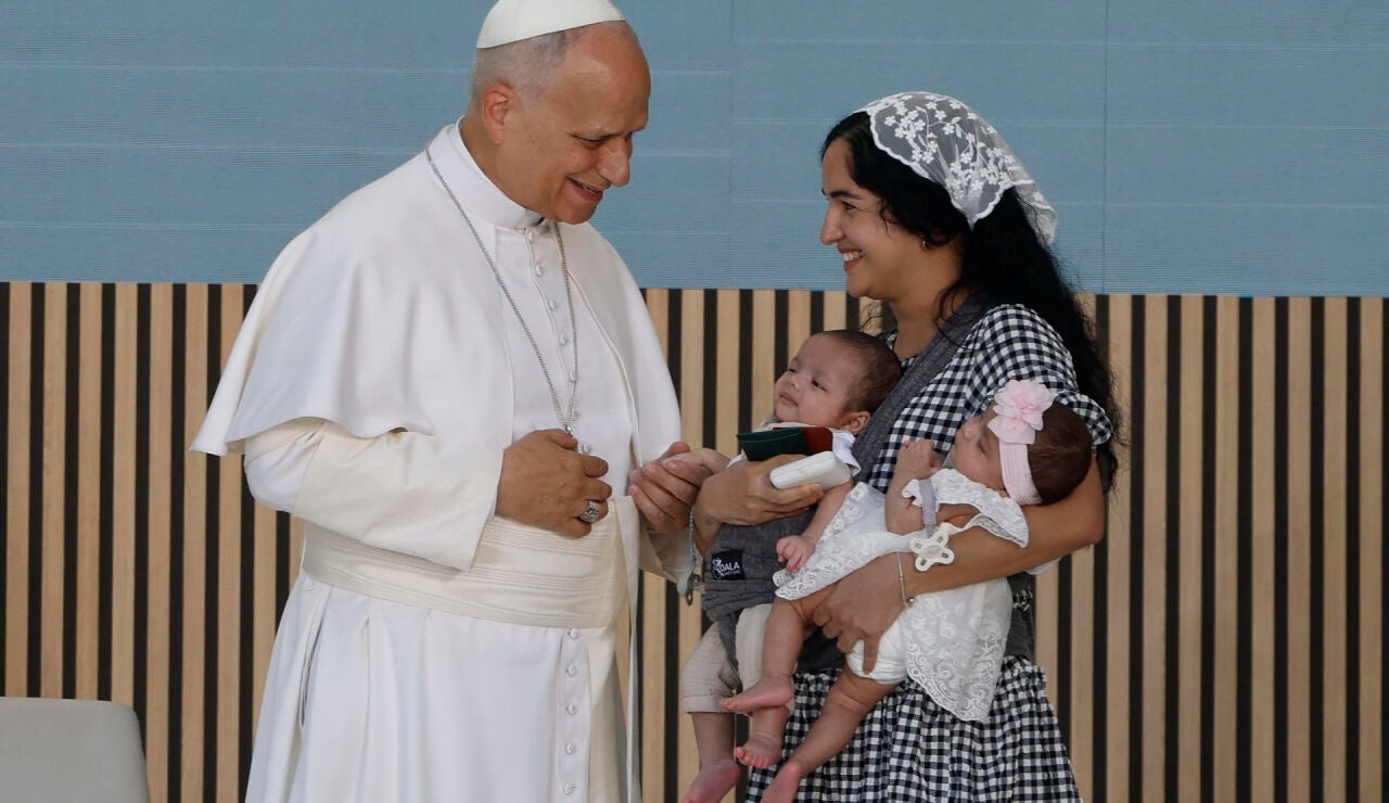 Imagen del Papa en su visita al CEDIA 24 Horas de C&aacute;ritas