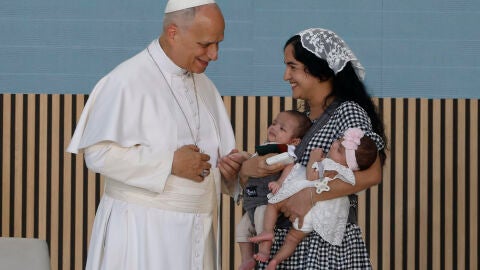 Imagen del Papa en su visita al CEDIA 24 Horas de C&aacute;ritas